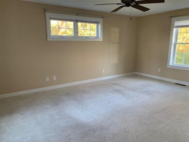 17 Daybreak Dr, Newmarket, NH 03857 - photo 4