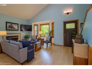 2071 Augusta St, Eugene, OR 97403 - photo 4