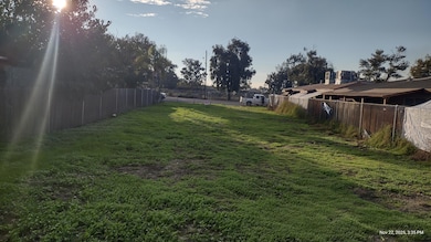 430 Fremont St, Delano, CA 93215 - photo 2