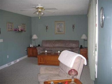 28 Willow St, Chicopee, MA 01020 - photo 4