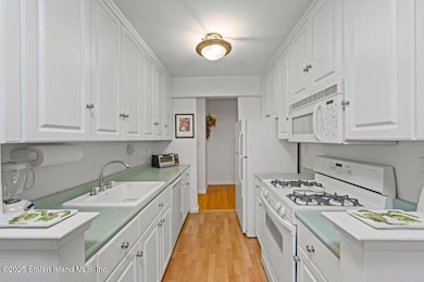 Imperial Towers unit 7H, Staten Island, NY 10304 - photo 5