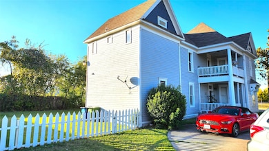 145 N Kealy Ave unit 1, Lewisville, TX 75057 - photo 2