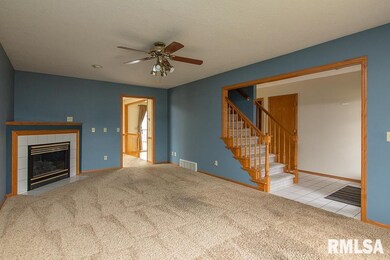 2246 W 43rd St, Davenport, IA 52806 - photo 2