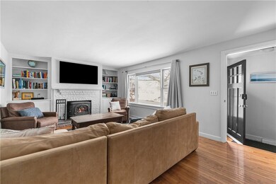 161 Mitchells Ln, Middletown, RI 02842 - photo 2