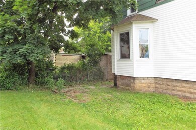 SIDE YARD AREA - 2108 9TH STREET SW