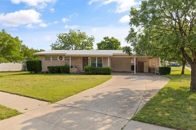 613 Ridgecrest Dr, Hurst, TX 76053 - photo 2