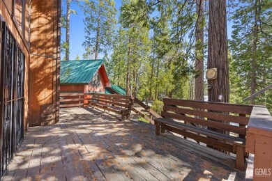 10511 Holly Dr, Wofford Heights, CA 93285 - photo 3