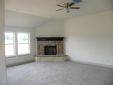 909 E 5th St, Springtown, TX 76082 - photo 6