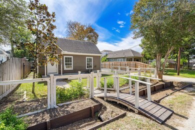 1327 Idylwild St unit A, Houston, TX 77009 - photo 2