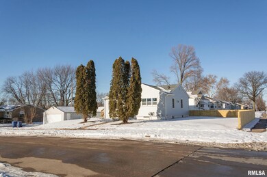 2406 W Pleasant St, Davenport, IA 52804 - photo 7