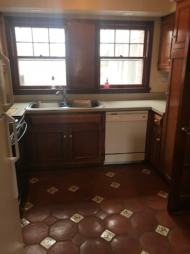 27W199 Bauer Rd, Naperville, IL 60563 - photo 2