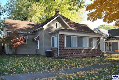 821 N 8th St, Clinton, IN 47842 - photo 2