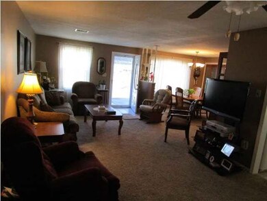 LIVING ROOM 12X25
