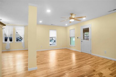 1027 9th St NW, Cedar Rapids, IA 52405 - photo 5