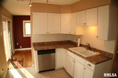 1205 Meadow Lane Dr, Bettendorf, IA 52722 - photo 4