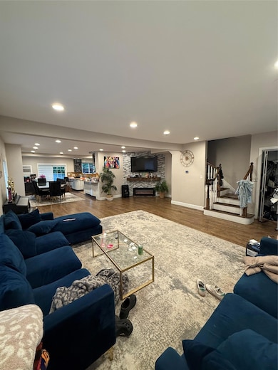 75-22 190th St, Flushing, NY 11366 - photo 3