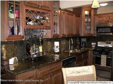 3182 Richmond Rd unit B, Staten Island, NY 10306 - photo 2