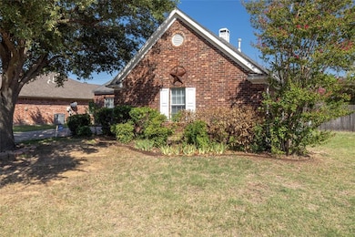 498 Shade Tree Cir, Hurst, TX 76054 - photo 5