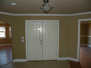 Entry/Foyer.