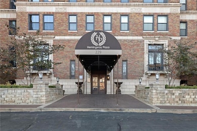 Hemingway Condominiums unit 1001B, Kansas City, MO 64112 - photo 2