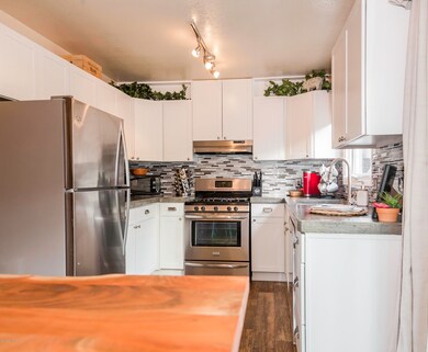 Kitchen/ Dining
