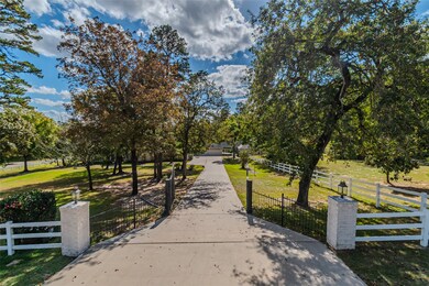 15569 Crown Oaks Dr, Montgomery, TX 77316 - photo 2