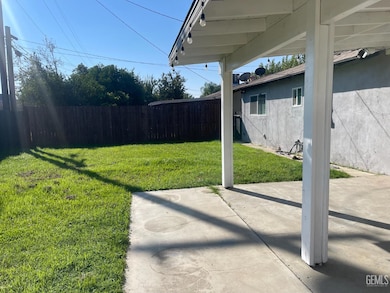5810 Gary Place, Bakersfield, CA 93307 - photo 2