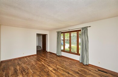 9774 Colby Ave, Clive, IA 50325 - photo 3