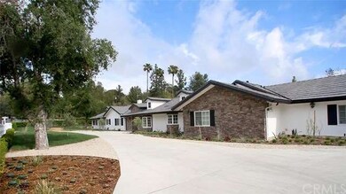 FaÃ§ade w/driveway looking left