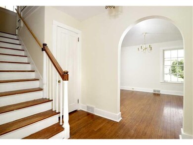 Entry/Foyer.