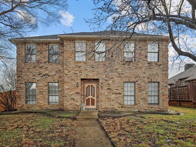 View of front of house featuring a front yard