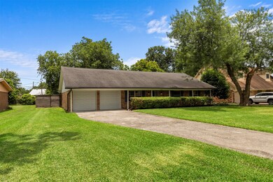 139 E Thornton Rd, Houston, TX 77022 - photo 2