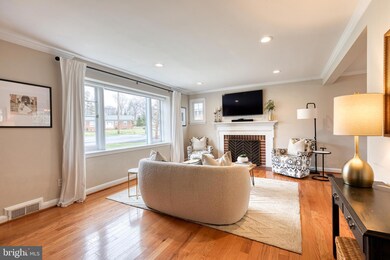 1104 Hampton Garth, Towson, MD 21286 - photo 2