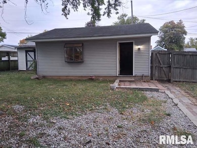 1344 W 37th St, Davenport, IA 52806 - photo 3