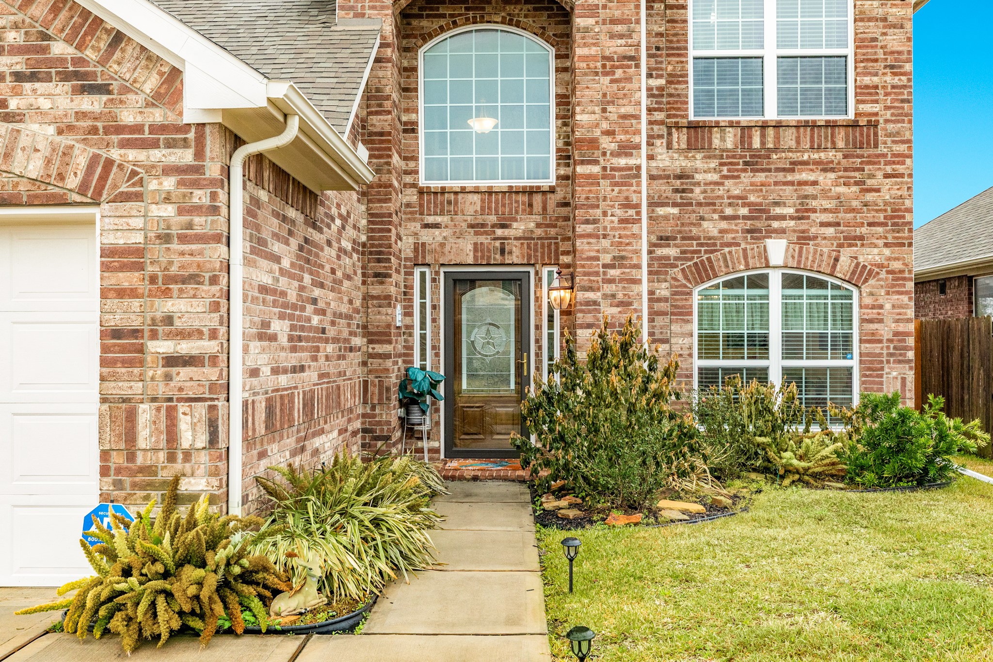 313 Burgundy Dr, Alvin, TX 77511 - photo 2