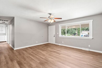 4-web-or-mls-2930 E Southeast Circle, Sp
