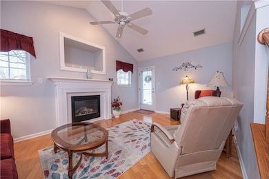 3604 Warwick Ct, Coraopolis, PA 15108 - photo 5