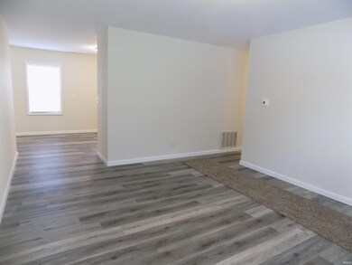 423 E Hubbard Ave, Elkhart, IN 46516 - photo 4