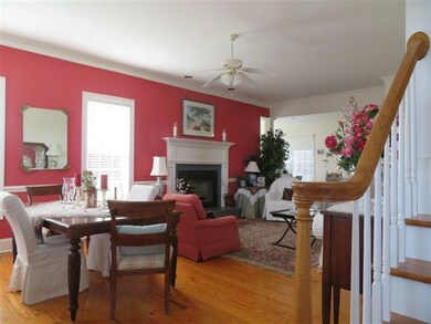LIVING ROOM AREA