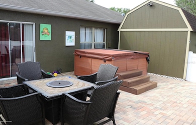 5261 Woodridge Ln, Spring Hill, FL 34609 - photo 3