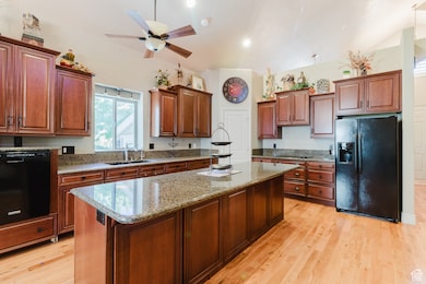 9078 Renaissance Dr, Pleasant Grove, UT 84062 - photo 4