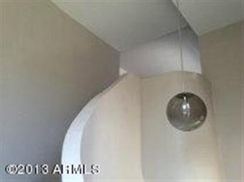 925