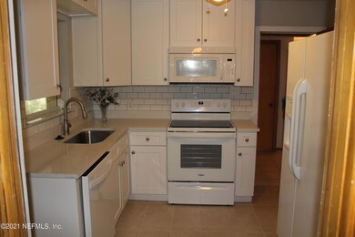 3625 Ledbury Dr E, Jacksonville, FL 32210 - photo 4