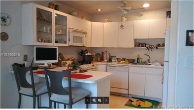 Large serving kitchen with high hats, paddle, eat 