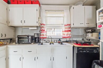 1756 Bruck St (Interior)-6