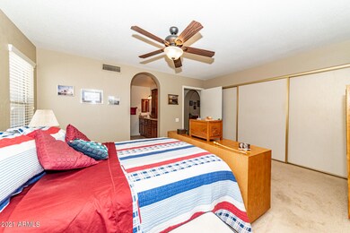 5552 E Enrose St-23