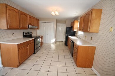 4717 Gray Fox Ct, Columbus, IN 47203 - photo 6