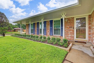 6438 Cindy Ln, Houston, TX 77008 - photo 2