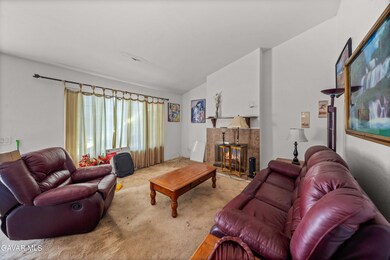 37863 17th St E, Palmdale, CA 93550 - photo 5