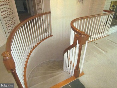 3216 Westview Dr, Reading, PA 19605 - photo 4